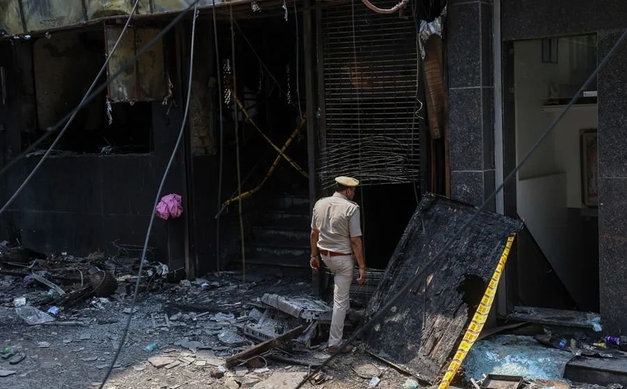 Incendio en un hotel de Nueva Delhi deja 21 muertos y pone bajo la lupa la demora en la alerta