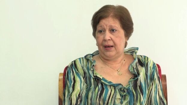 Alina Bárbara López vuelve a ser detenida en Matanzas durante su protesta pacífica mensual