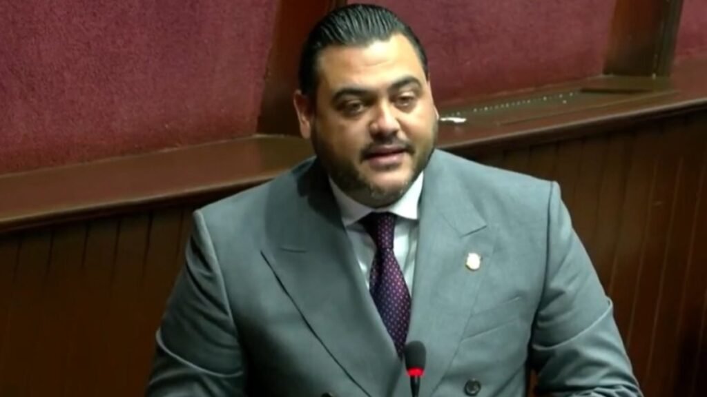 Diputado de oposición condiciona respaldo a crédito y recuerda obras que no se concluyen