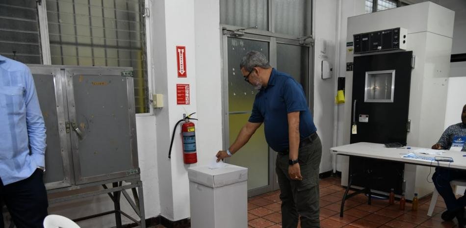 La UASD inicia el conteo parcial de actas y Asjana lidera los primeros datos