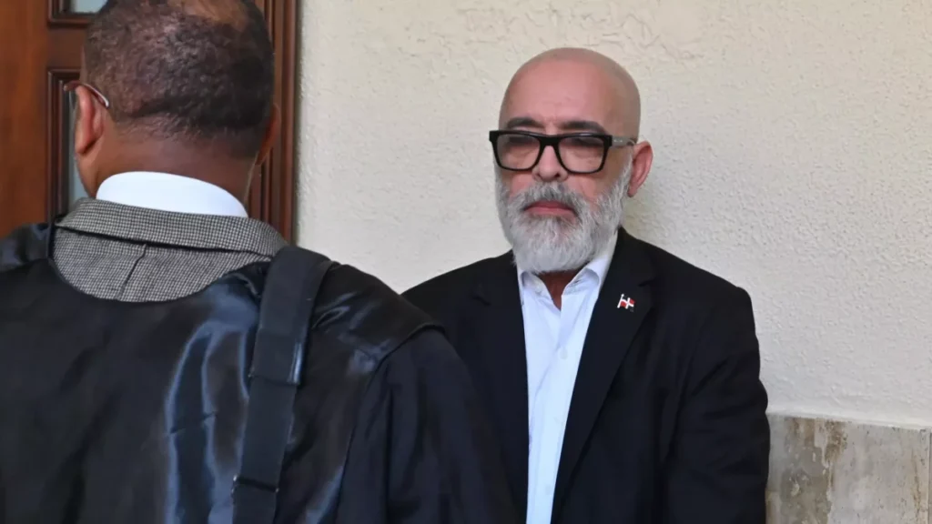 Suspenden juicio a Ángel Martínez por falta de defensa y el caso vuelve a salpicar al entorno del PRM