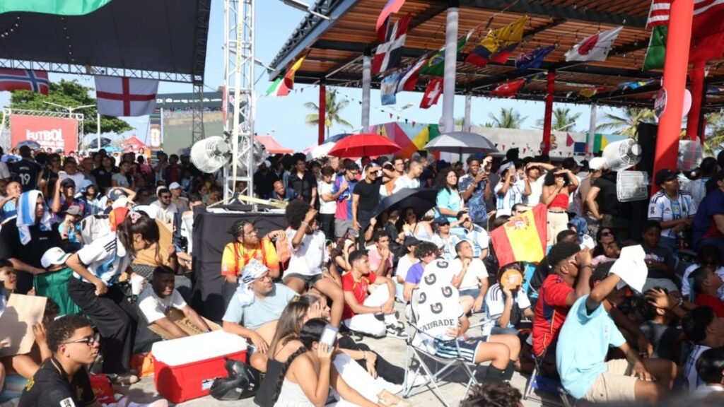 Más de tres mil personas cierran en el Malecón Deportivo la final entre España y Argentina