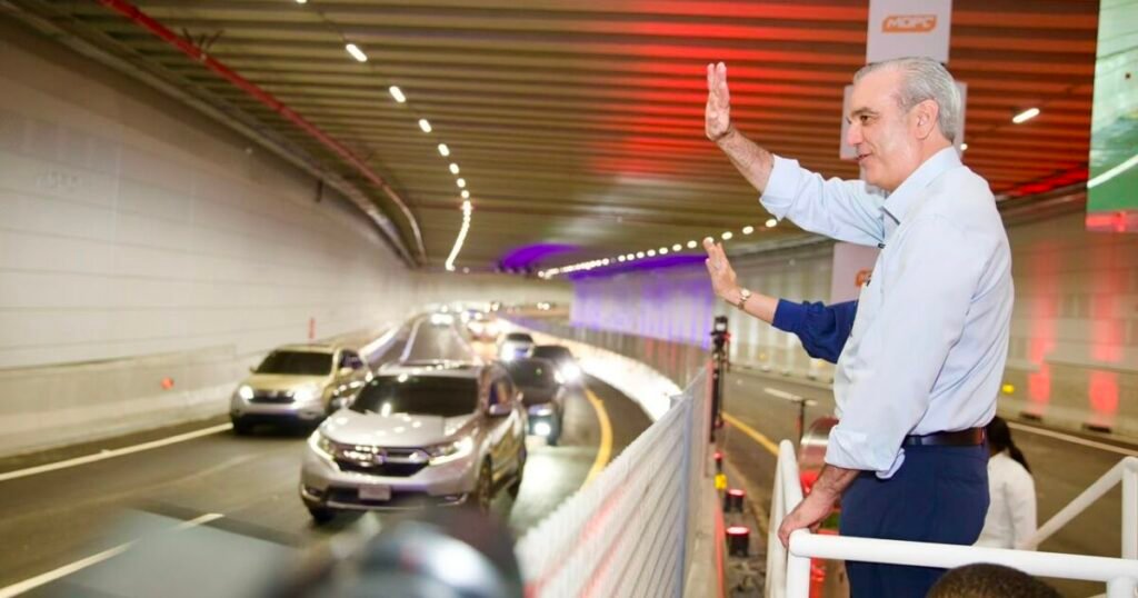 Abinader inaugura el túnel de Plaza de la Bandera y convierte la obra de RD$3,300 millones en eje de la promesa oficial sobre el tránsito