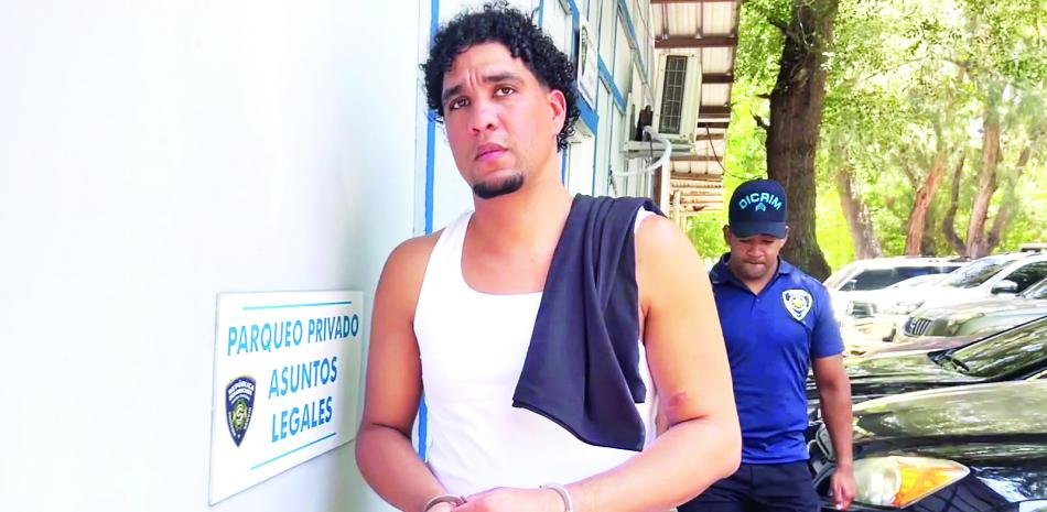 Repatrían a “El Mello” tras años prófugo por doble crimen en Santiago
