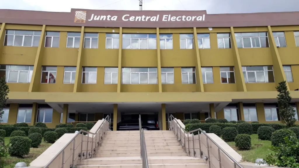 Banreservas evita embargar fondos de la JCE, pero el pleito con Latin Events sigue abierto