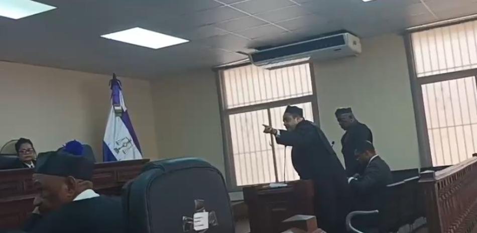 Apelación revisará en agosto permiso laboral a exembajador condenado, bajo foco por decisión cuestionada