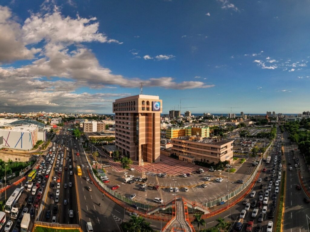 Popular destina 40.8 % de su cartera comercial a mipymes y confirma su peso en el crédito empresarial