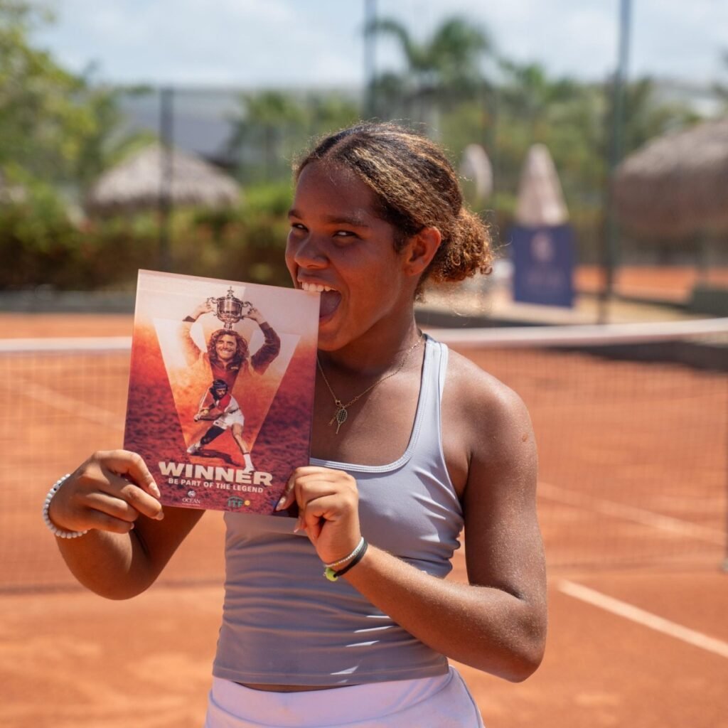 Julianny De La Cruz se corona en la Copa Mango J100 y expone el contraste con el respaldo oficial al deporte
