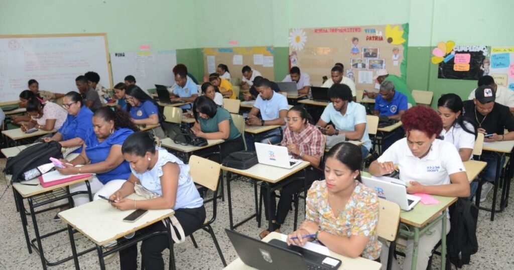 INAFOCAM moviliza a más de 40 mil docentes y deja el reto de medir su impacto en las aulas