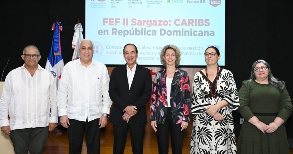 Lanzan plan regional contra el sargazo con fondos de Francia mientras persisten los costos del problema en las costas del Caribe