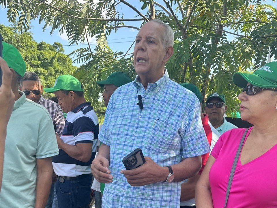 FP recorre barrios de Santo Domingo Este y escucha reclamos por la vida cara y los servicios