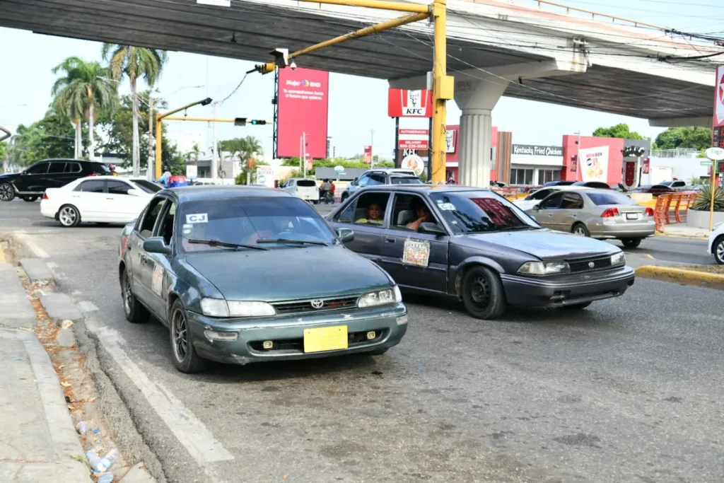 Suben los pasajes en Santiago pese a acciones del Intrant y crece la presión sobre los usuarios