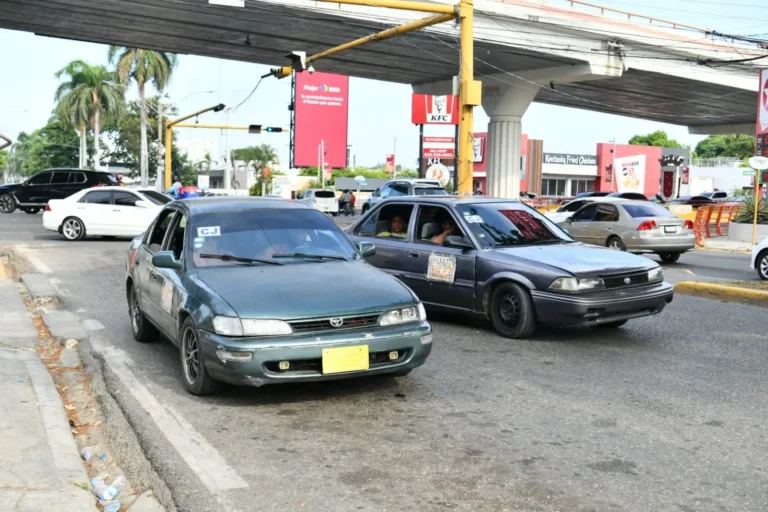 Suben los pasajes en Santiago pese a acciones del Intrant y crece la presión sobre los usuarios