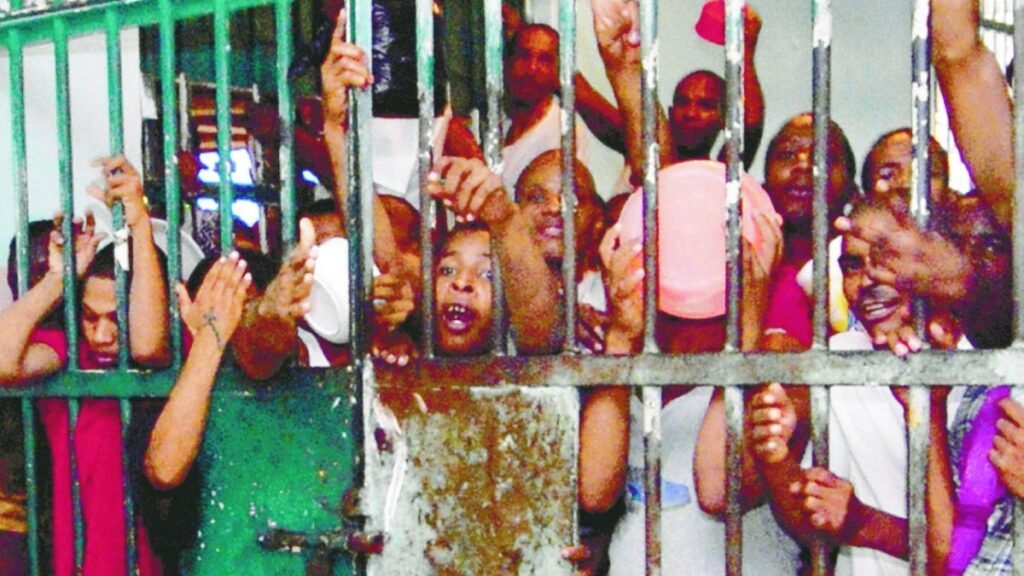 Santo Domingo Este: el hacinamiento de detenidos reaviva las críticas al sistema de justicia