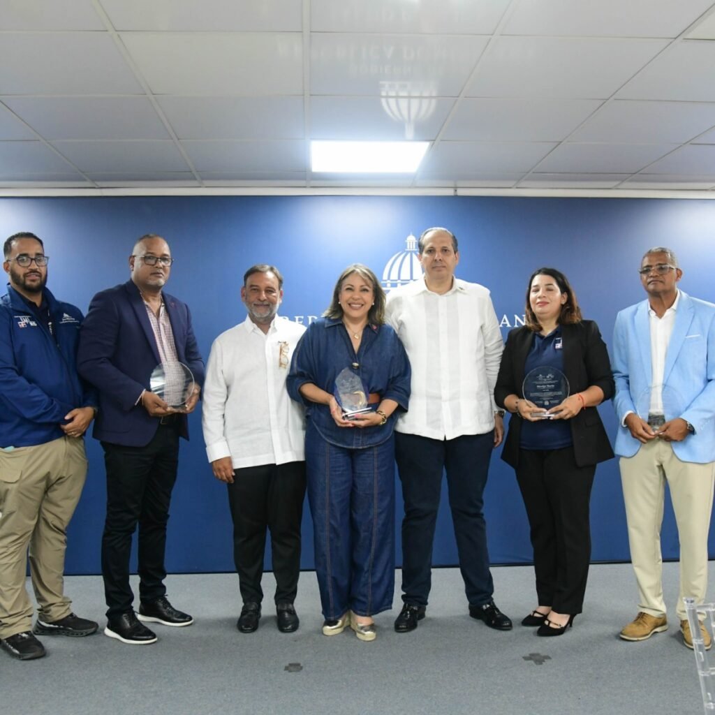 Reconocen al EMT-RD por su misión en Venezuela y persiste la exigencia de resultados verificables