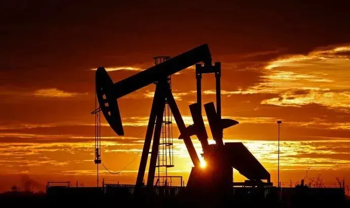 El petróleo vuelve a ceder y eleva la presión sobre la gestión económica