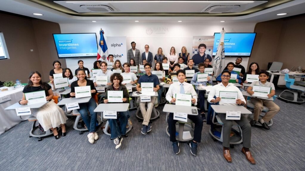 Alpha y Barna impulsan bootcamp financiero para jóvenes en medio de la brecha de formación que sigue sin resolver el país