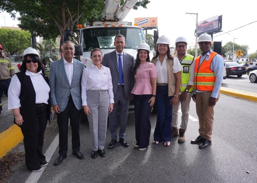 ADN, Indotel y CUED arrancan retiro de cableado en desuso tras años de desorden visible en la capital