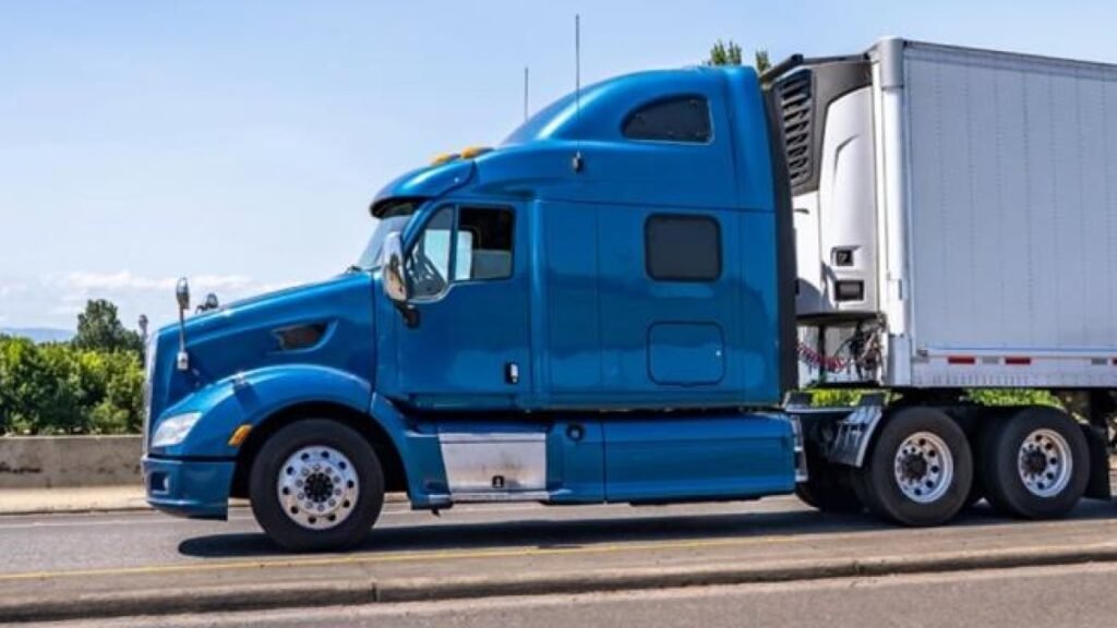 EE. UU. retira de circulación a más de 800 camioneros extranjeros en un operativo con 51 indocumentados detenidos