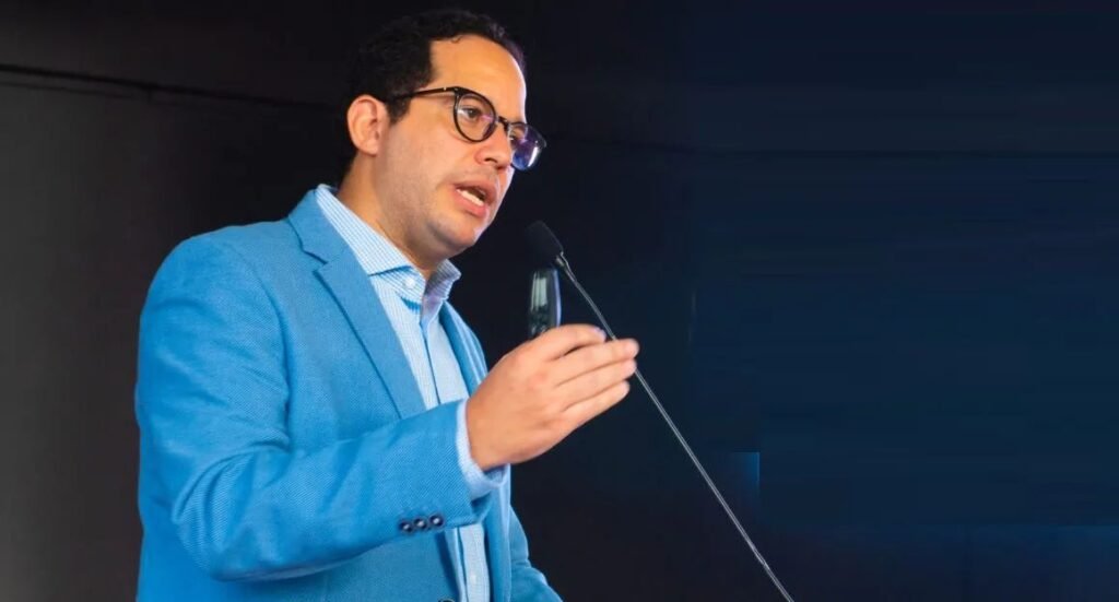 Freund niega que vaya a la Secretaría de Organización del PRM y marca distancia de las versiones internas
