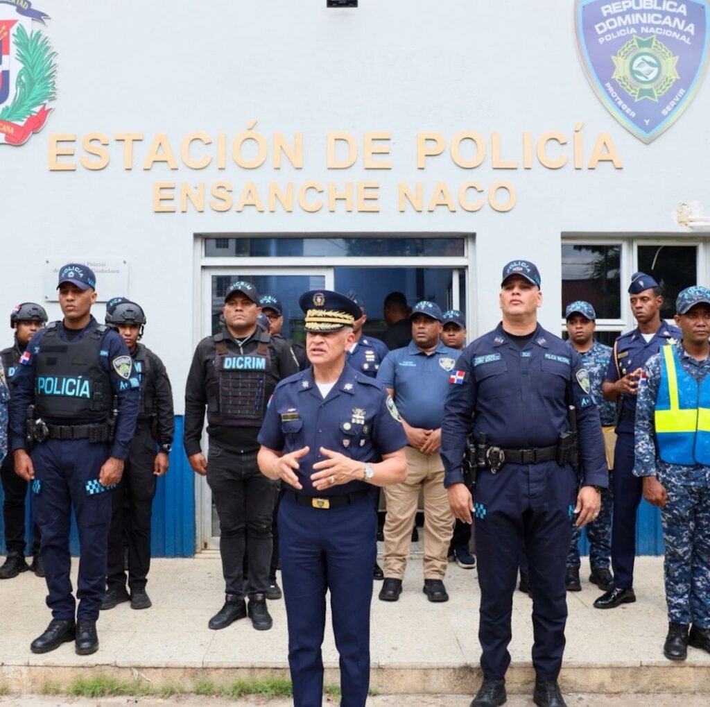Rodríguez García supervisa en Naco y advierte a policías que el apego a la ley tendrá respaldo y sanciones