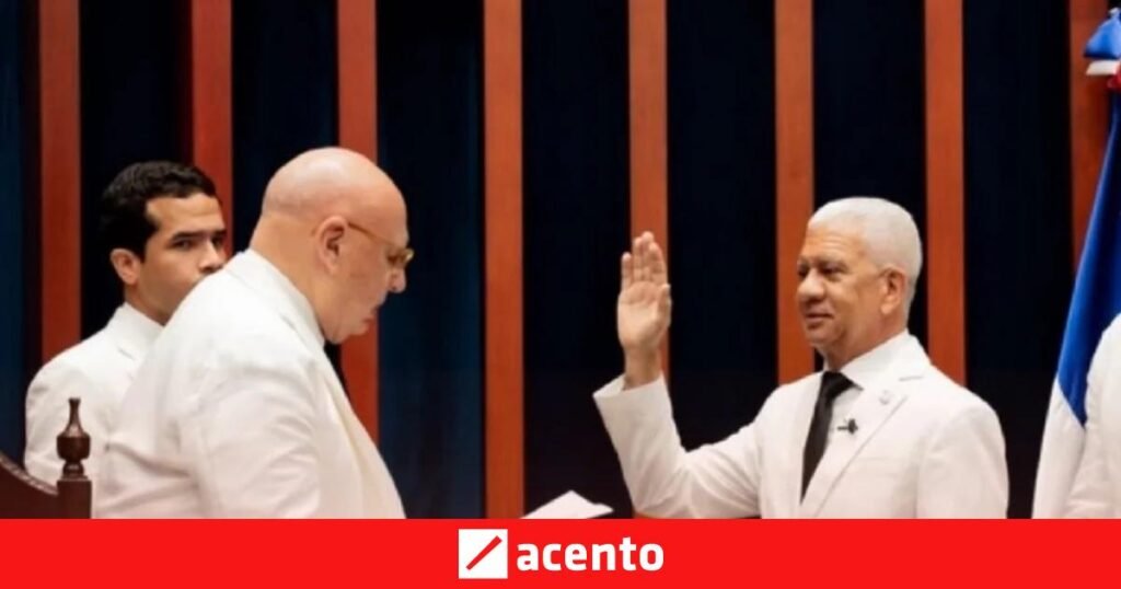 De los Santos y Pacheco se mantienen al frente del Congreso y el PRM conserva ambas presidencias