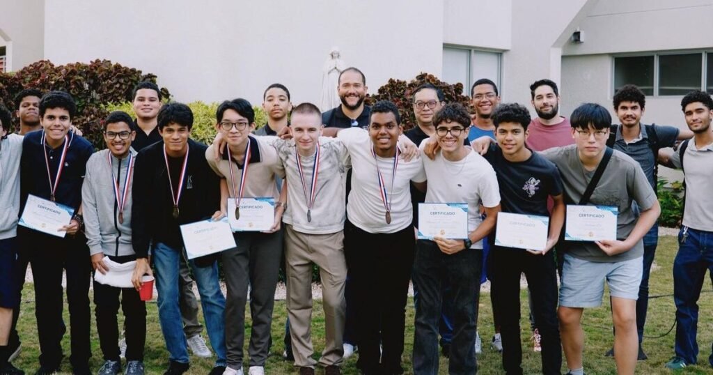 Talento dominicano llega a la Olimpiada de Informática con medallas previas, pero aún depende de una colecta para poder competir