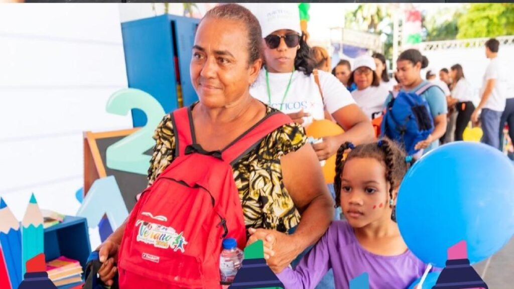 Amplio operativo acompaña entrega de útiles escolares en la Alcaldía del Distrito Nacional