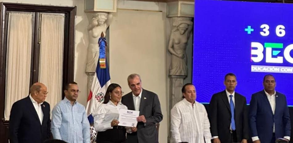 ITLA reparte 36,225 becas y Abinader pone el foco en la apuesta tecnológica del Gobierno