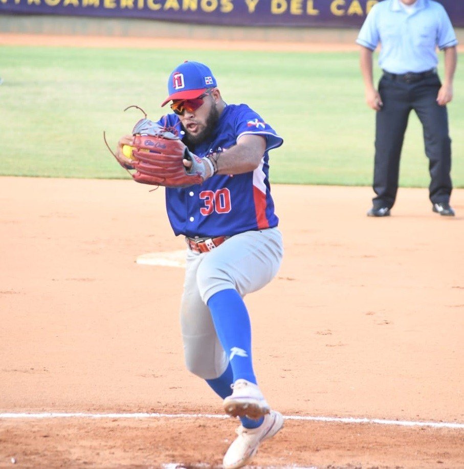 Suriel vuelve a brillar y Dominicana gana, aunque la tabla sigue sin conceder margen