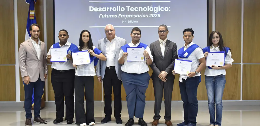 Capacitan a 160 jóvenes en IA y ciberseguridad mientras persiste la presión por ampliar oportunidades de formación