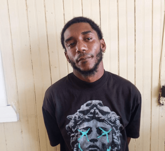 Detienen en Montecristi a Damián Herodis Castillo Despradel, buscado por presunto acoso sexual contra una menor