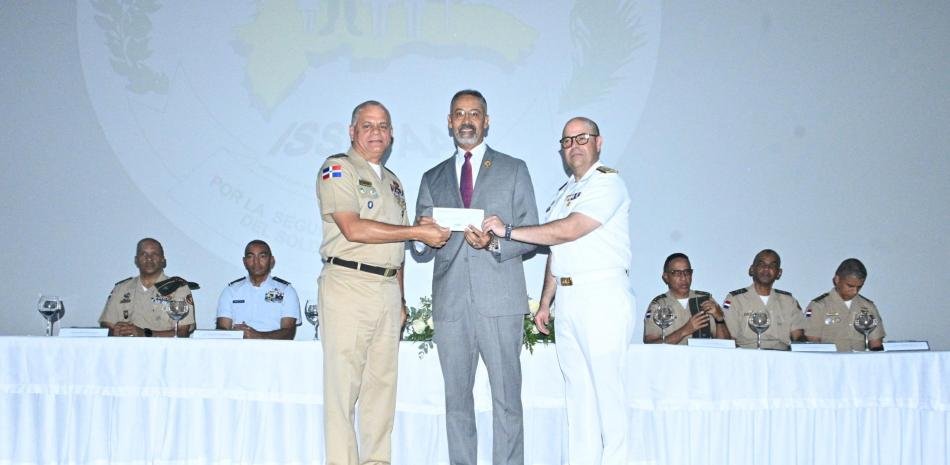 Defensa paga RD$600 millones a 327 retirados y vuelve a poner bajo lupa el fondo militar