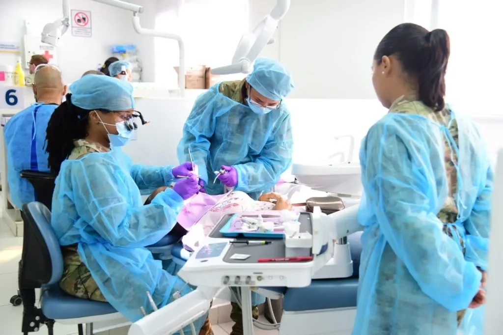 Misión médica en La Vega atiende a 1,900 personas y expone la presión sobre la respuesta sanitaria local
