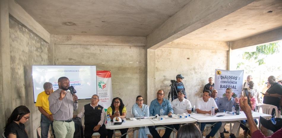 Martínez de los Santos sitúa a la Iglesia en la escucha de barrios golpeados del Gran Santo Domingo