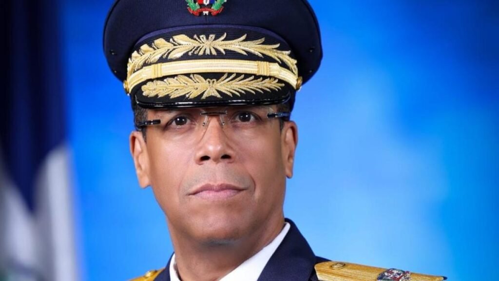 Abinader mueve la Inspectoría de la Policía con Tapia y reabre el foco sobre control interno