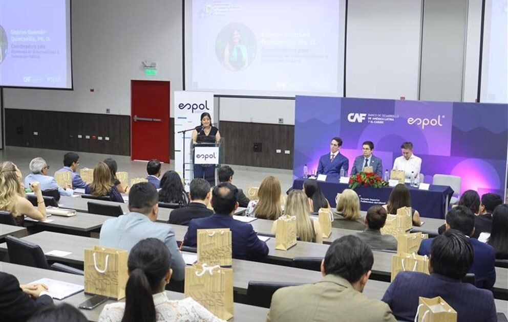 CAF abre convocatoria para inclusión financiera de mayores de 50 en una región donde el reto sigue pendiente