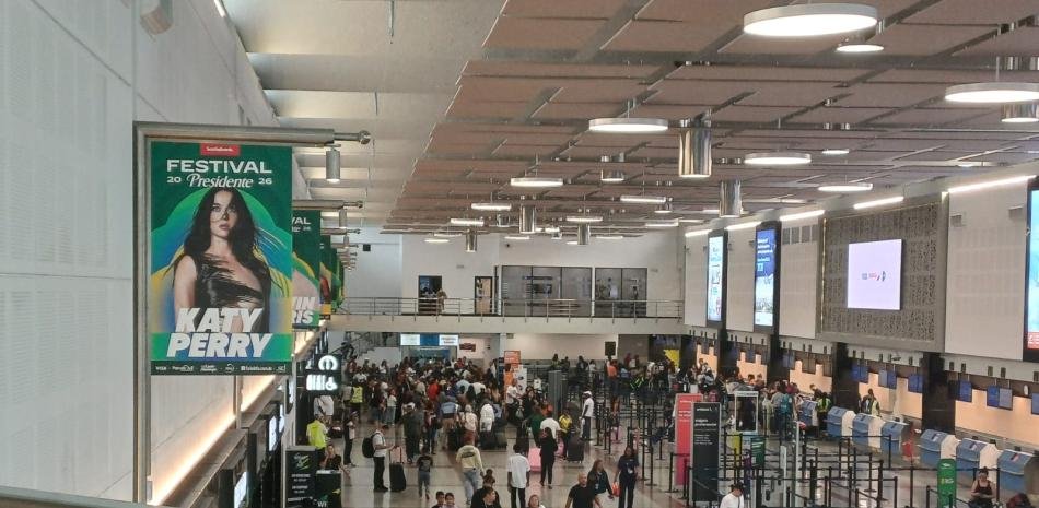 Falla en control aéreo de Filadelfia tumba vuelos en AILA y deja viajeros varados