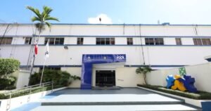Bajo presión por 83 recursos, Contrataciones Públicas mantiene en revisión licitaciones del INABIE y 43 contratos suspendidos