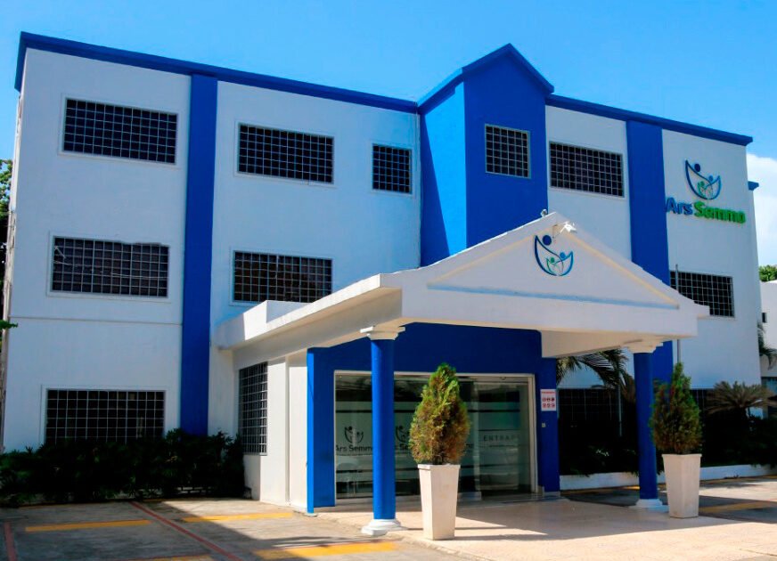 ARS SEMMA confirma tope en coberturas tras gastar RD$1.62 millones en atención de maestra
