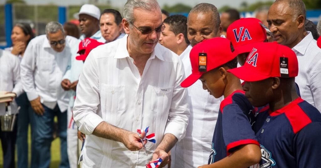 Abinader inaugura en Pizarrete el play Nelson Mateo, tras 26 años de reclamo comunitario