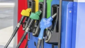 Suben gasolinas y gasoil pese a millonario subsidio; crece la presión sobre el Gobierno