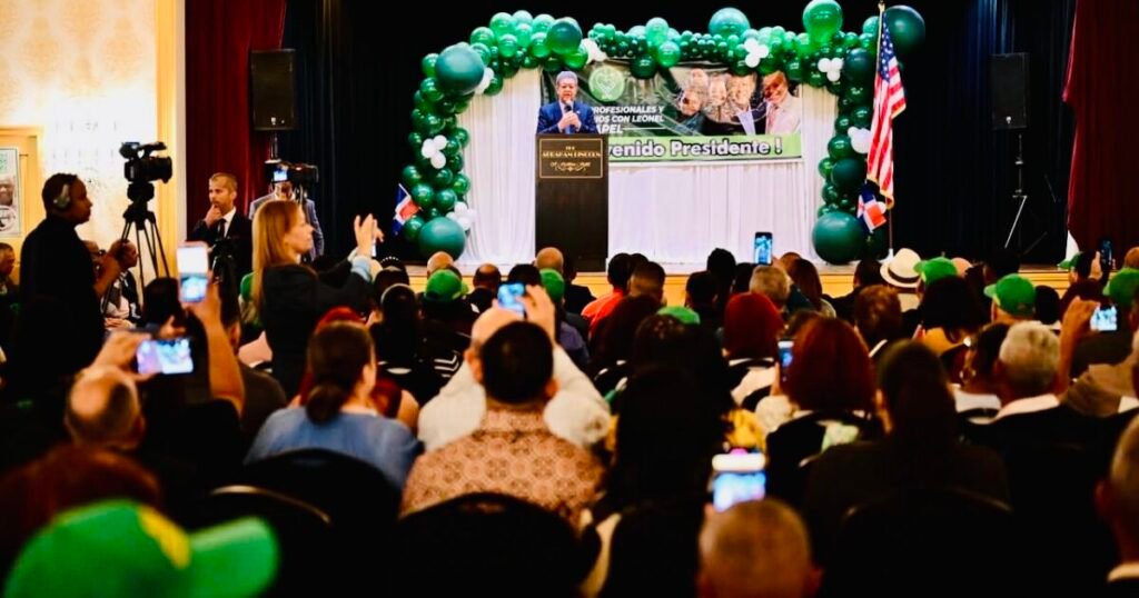 Leonel Fernández vincula a la diáspora con el futuro dominicano en Reading