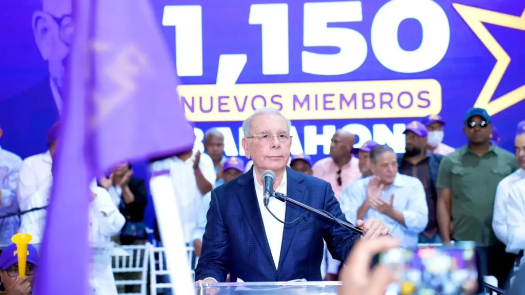 PLD juramenta 1,150 nuevos miembros en Barahona en un acto encabezado por Danilo Medina