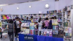 La Feria del Libro exhibe el interés juvenil por leer y reabre el debate sobre las prioridades culturales