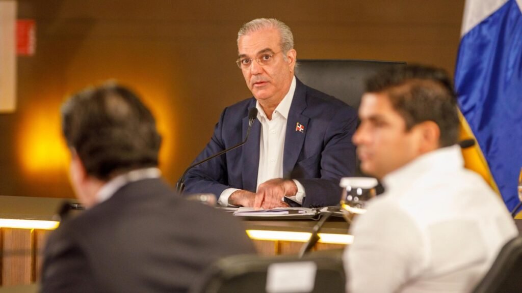 Abinader expone desde Santiago su apuesta regional con Manzanillo al frente y obras aún en marcha